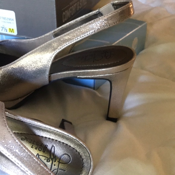 Gold open toed heels - Picture 2 of 2